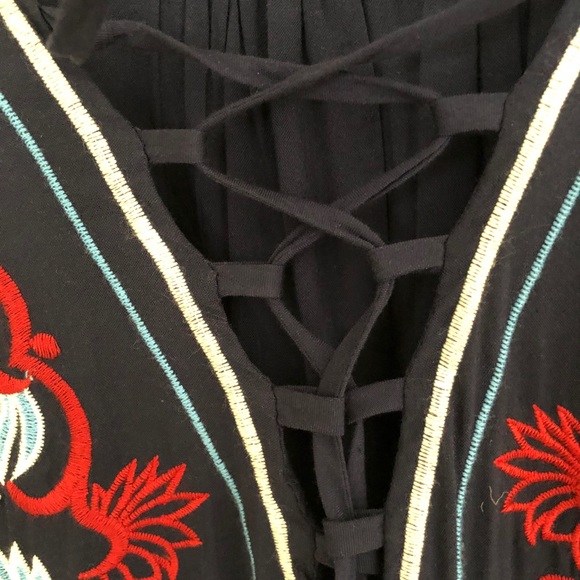 Lulu’s Lace Up Embroidered Shift Dress NEW! - Picture 8 of 12